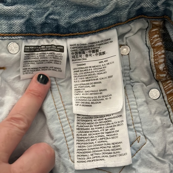 Levi’s Levi Strauss 501 Cutoff Button Fly Distressed Denim Jean Shorts Size 28 - Picture 7 of 8